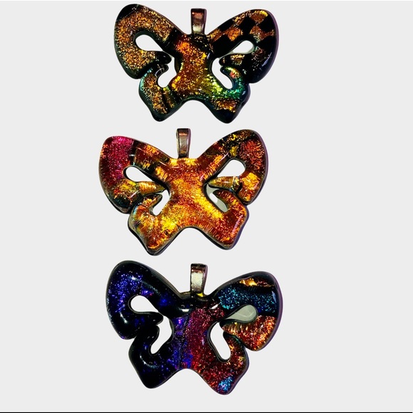 ACRYLIC MULTI COLOR BUTTERFLY CHARMS -SET OF 3 - Picture 4 of 4